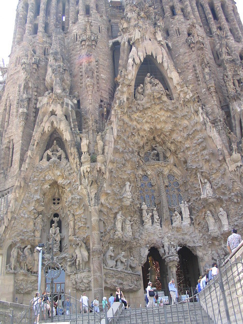 32 La Sagrada Familia by Gaudi