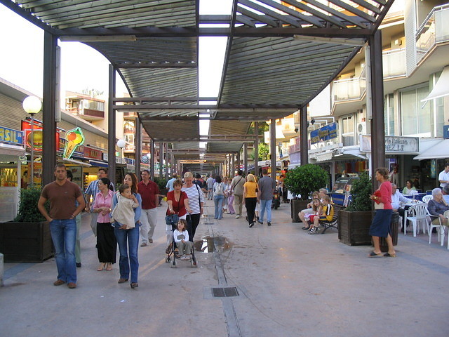 50 The main shopping street in Salou